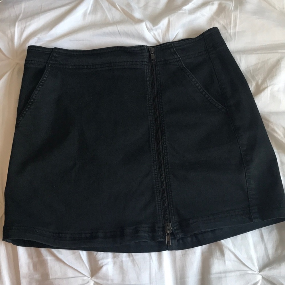 Black stretchy American eagle skirt